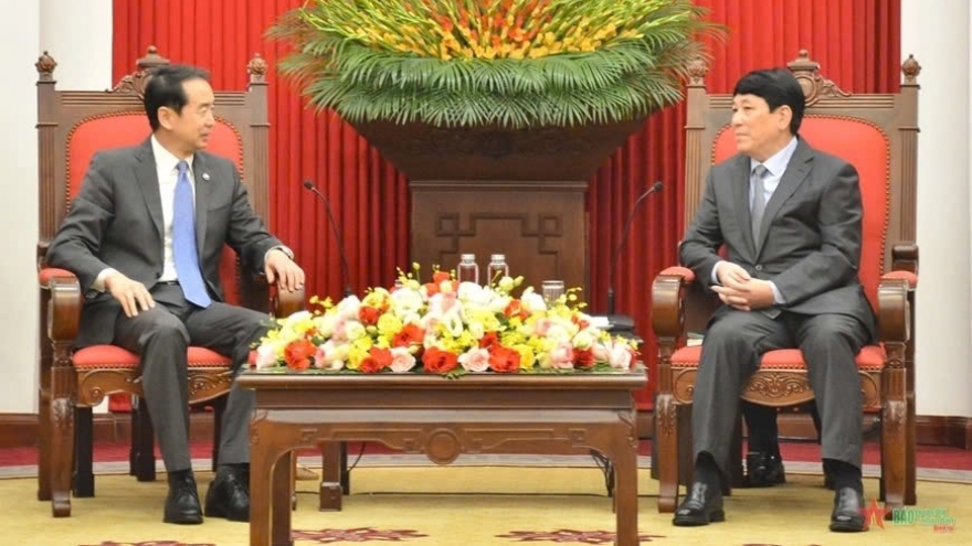 Politburo member welcomes new Chinese ambassador He Wei to Vietnam